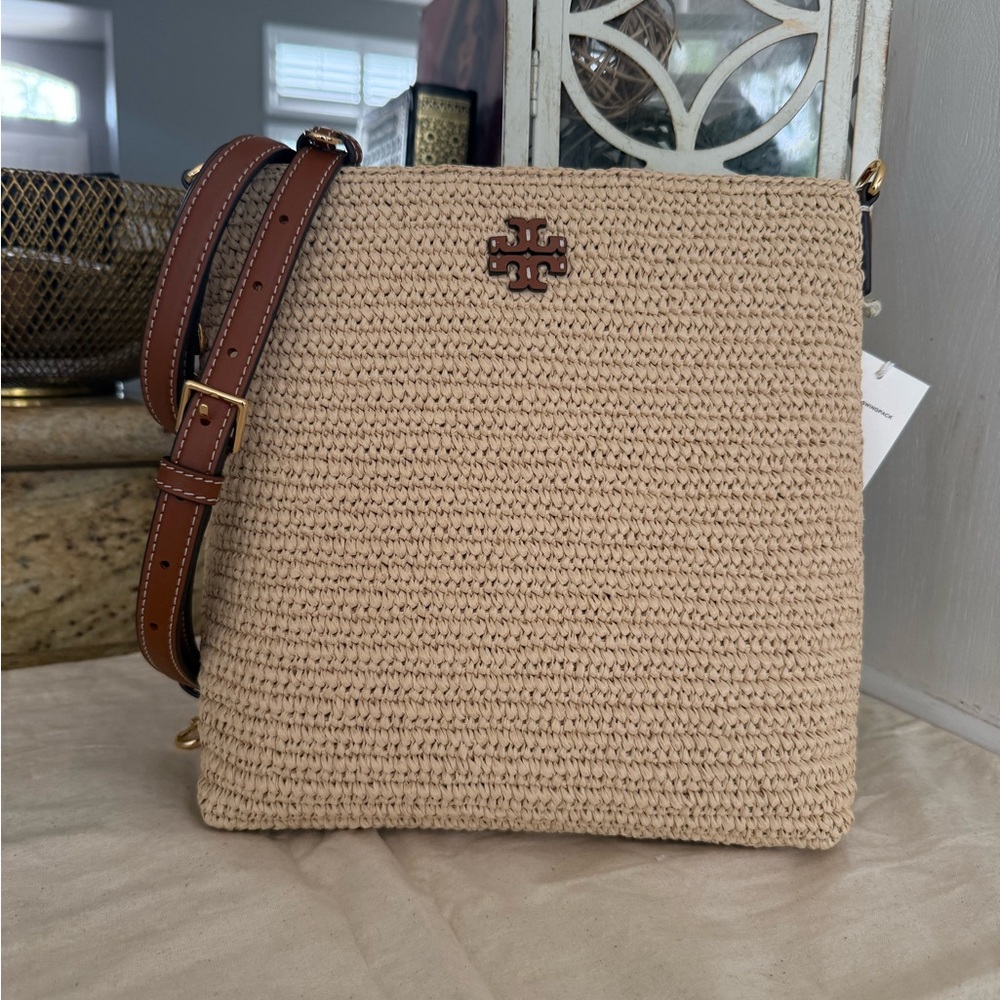 Tory Burch THEA RAFFIA SWINGPACK crossbody in COFFEE CREAM - Picture 1 of 10